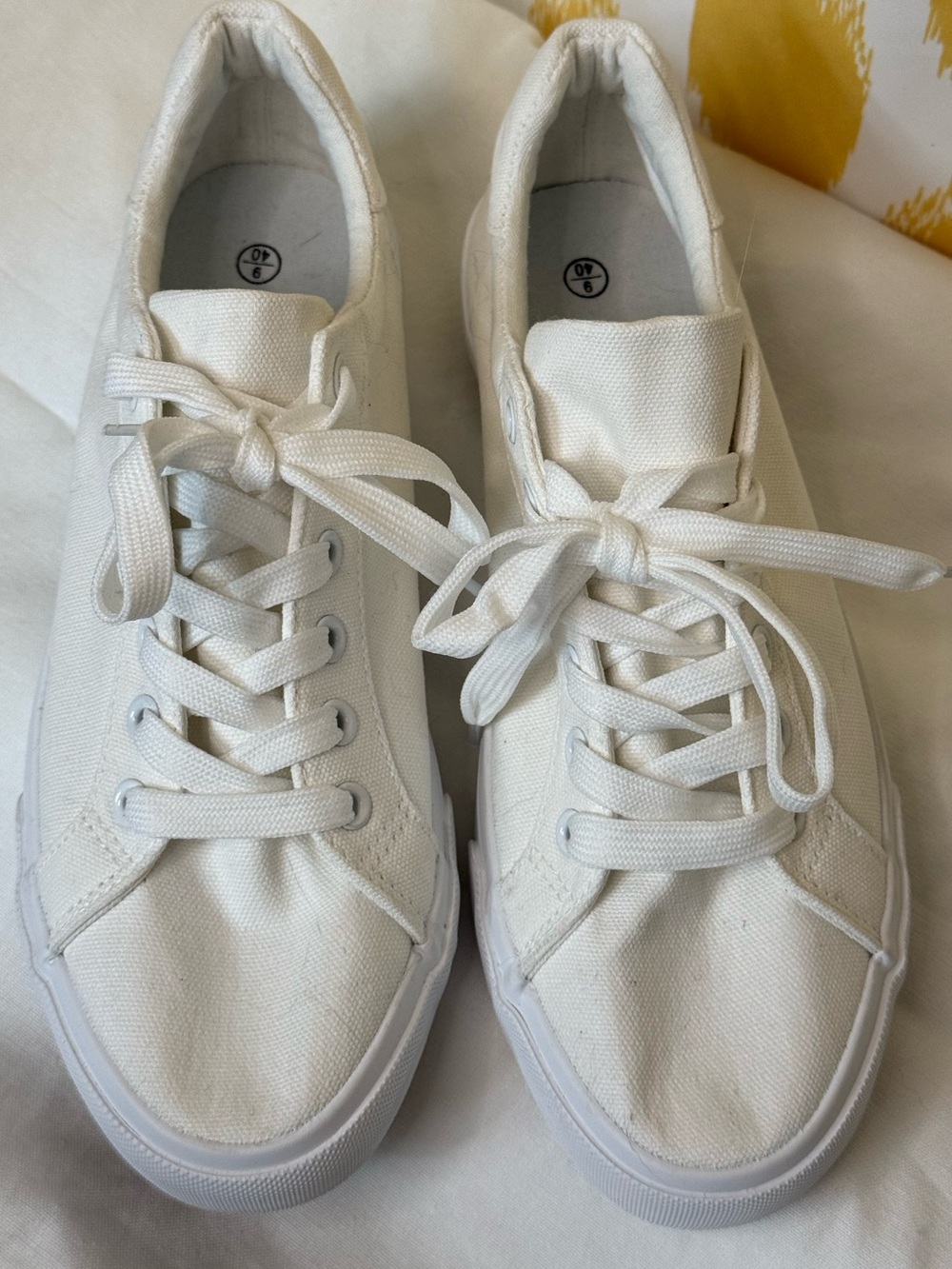 Classic White Canvas Low-Top Sneakers Size 9